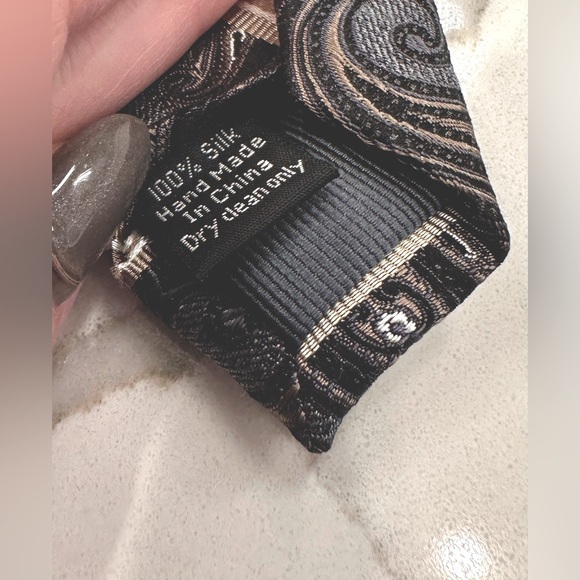 Pronto Uomo Platinum - Handmade Silk Tie - Paisley Overlaid with Stripes - EUC - Picture 13 of 14